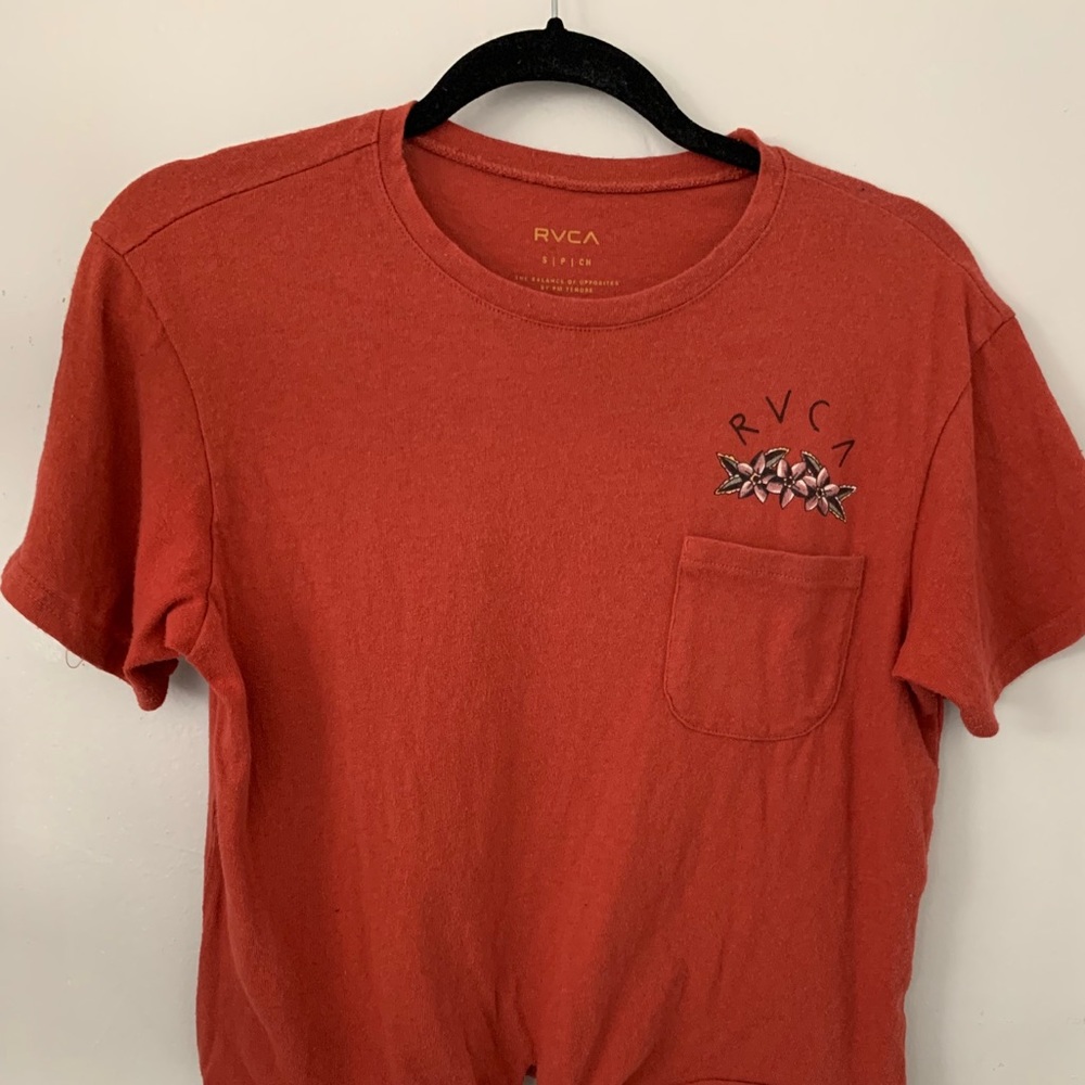 RVCA pocket floral tee